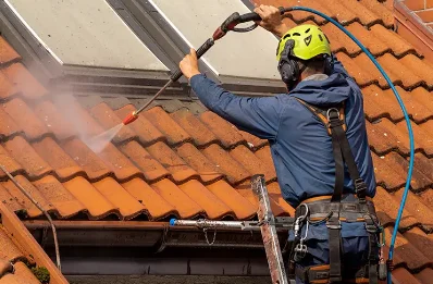 Démoussage et hydrofuge de toiture à Crollon